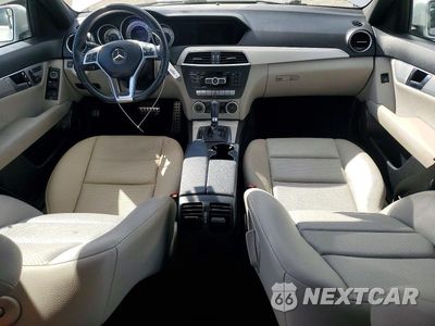 Zdjęcie 8 z 13 samochodu: 2012 MERCEDES-BENZ C 250 VIN:WDDGF4HB9CR234072 - miniatura