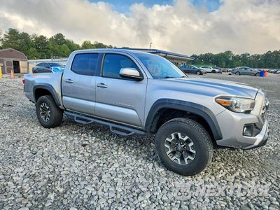 Czwarte zdjęcie samochodu z boku: 2017 TOYOTA TACOMA TRD OFF-ROAD VIN:5TFCZ5AN9HX075034 - miniatura