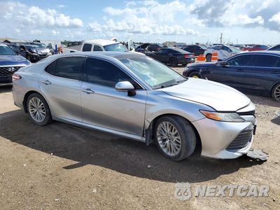 Czwarte zdjęcie samochodu z boku: 2018 TOYOTA CAMRY XLE VIN:4T1B11HK3JU037552 - miniatura
