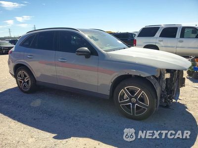 Czwarte zdjęcie samochodu z boku: 2025 MERCEDES-BENZ GLC 300 VIN:W1NKM4GB4SF385101 - miniatura