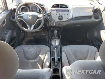 Zdjęcie 8 z 12 samochodu: 2010 HONDA FIT VIN:JHMGE8H26AC001270 - miniatura