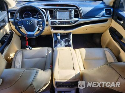 Zdjęcie 8 z 13 samochodu: 2017 TOYOTA HIGHLANDER XLE VIN:5TDJZRFH9HS445325 - miniatura