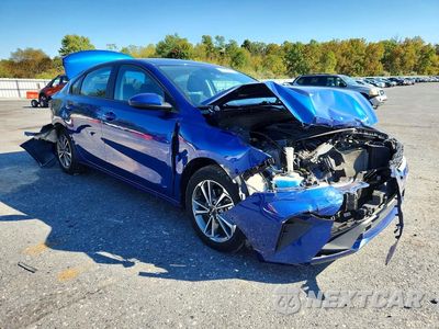 Czwarte zdjęcie samochodu z boku: 2024 KIA FORTE LXS VIN:3KPF24AD4RE735811 - miniatura