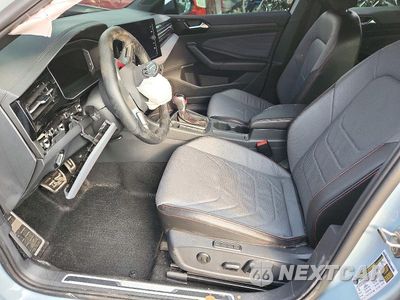 Zdjęcie 7 z 13 samochodu: 2026 VOLKSWAGEN JETTA GLI AUTOBAHN VIN:3VW2M7BU7TM039009 - miniatura