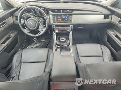 Zdjęcie 8 z 12 samochodu: 2017 JAGUAR XF VIN:SAJBR4BV4HCY27252 - miniatura