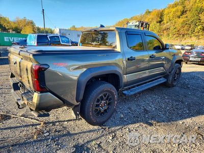 Trzecie zdjęcie samochodu z tyłu: 2025 TOYOTA TACOMA TRD OFF-ROAD HV VIN:3TYLC5LN5ST037848 - miniatura