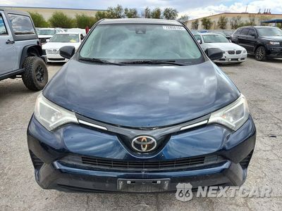 Piąte zdjęcie samochodu w środku: 2017 TOYOTA RAV4 LE VIN:JTMZFREV8HJ141497 - miniatura