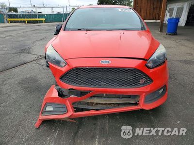 Piąte zdjęcie samochodu w środku: 2017 FORD FOCUS ST VIN:1FADP3L94HL229855 - miniatura