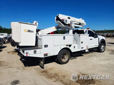 Trzecie zdjęcie samochodu z tyłu: 2024 FORD F550 SUPER DUTY BUCKET TRUCK VIN:1FDUF5HT3RDA12494 - miniatura