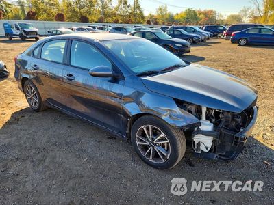 Czwarte zdjęcie samochodu z boku: 2023 KIA FORTE LXS VIN:3KPF24AD4PE579007 - miniatura