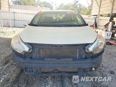 Piąte zdjęcie samochodu w środku: 2015 KIA FORTE LX VIN:KNAFK4A62F5409415 - miniatura