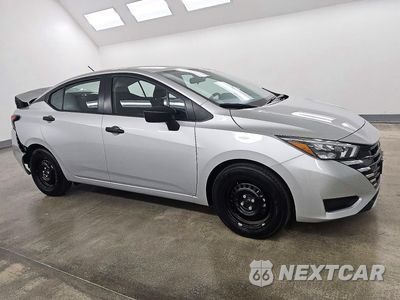 Czwarte zdjęcie samochodu z boku: 2025 NISSAN VERSA S VIN:3N1CN8DV9SL823523 - miniatura