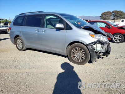 Czwarte zdjęcie samochodu z boku: 2015 TOYOTA SIENNA XLE 8-PASSENGER VIN:5TDYK3DC7FS616061 - miniatura