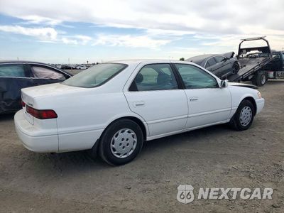 Trzecie zdjęcie samochodu z tyłu: 1998 TOYOTA CAMRY LE VIN:JT2BG28K2W0216147 - miniatura