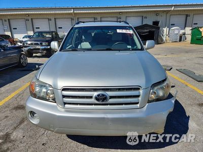 Piąte zdjęcie samochodu w środku: 2005 TOYOTA HIGHLANDER BASE VIN:JTEEP21A450077672 - miniatura