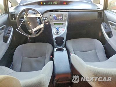 Zdjęcie 8 z 12 samochodu: 2014 TOYOTA PRIUS TWO VIN:JTDKN3DU4E1809835 - miniatura
