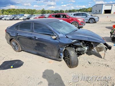 Czwarte zdjęcie samochodu z boku: 2024 KIA FORTE GT LINE VIN:3KPF54AD5RE804044 - miniatura