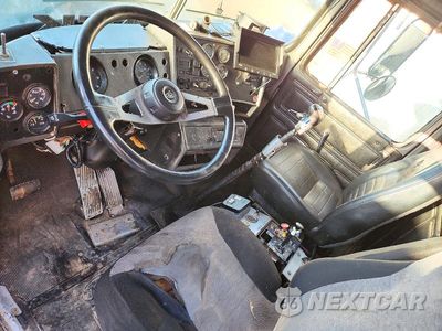 Zdjęcie 8 z 12 samochodu: 2001 MACK RD688S DUMP TRUCK VIN:1M2P267C01M055503 - miniatura