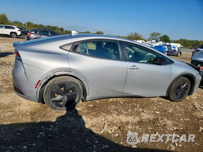Trzecie zdjęcie samochodu z tyłu: 2024 TOYOTA PRIUS LE VIN:JTDACAAU1R3026704 - miniatura