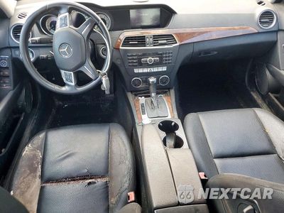 Zdjęcie 8 z 12 samochodu: 2013 MERCEDES-BENZ C 300 4MATIC VIN:WDDGF8ABXDG080759 - miniatura
