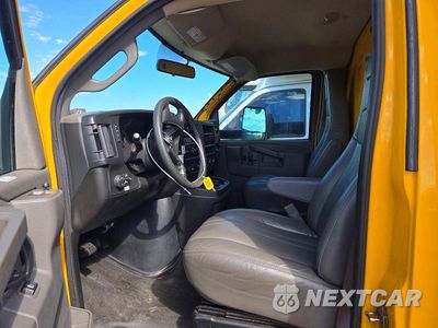 Zdjęcie 7 z 13 samochodu: 2023 GMC SAVANA BOX TRUCK VIN:7GZ37TC72PN001976 - miniatura