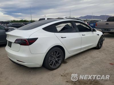 Trzecie zdjęcie samochodu z tyłu: 2023 TESLA MODEL 3 VIN:5YJ3E1EAXPF544331 - miniatura