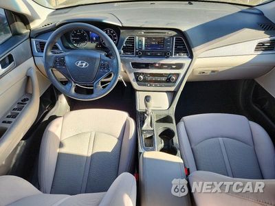 Zdjęcie 8 z 12 samochodu: 2015 HYUNDAI SONATA SE VIN:5NPE24AF0FH017502 - miniatura