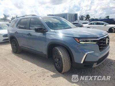 Czwarte zdjęcie samochodu z boku: 2025 HONDA PILOT TRAILSPORT VIN:5FNYG1H66SB119009 - miniatura