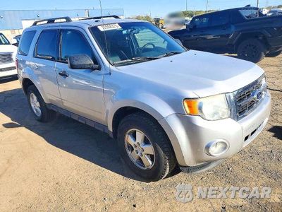 Czwarte zdjęcie samochodu z boku: 2011 FORD ESCAPE XLT VIN:1FMCU9DG7BKB60330 - miniatura