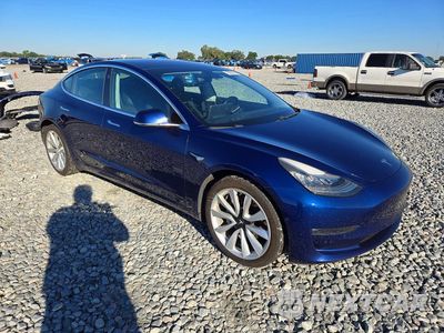Czwarte zdjęcie samochodu z boku: 2018 TESLA MODEL 3 VIN:5YJ3E1EB0JF117398 - miniatura