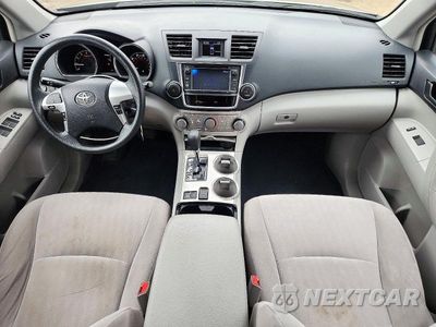 Zdjęcie 8 z 14 samochodu: 2013 TOYOTA HIGHLANDER BASE VIN:5TDBK3EH4DS194019 - miniatura