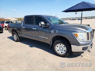 Czwarte zdjęcie samochodu z boku: 2017 NISSAN TITAN XD SV VIN:1N6BA1F34HN532084 - miniatura