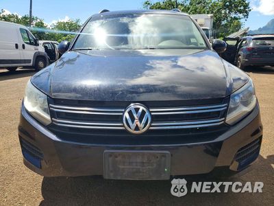 Piąte zdjęcie samochodu w środku: 2017 VOLKSWAGEN TIGUAN S VIN:WVGBV7AXXHK050883 - miniatura