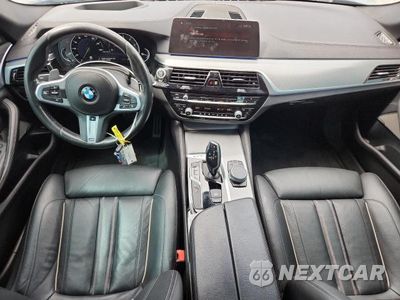 Zdjęcie 8 z 13 samochodu: 2019 BMW M550XI VIN:WBAJB9C52KB464549 - miniatura