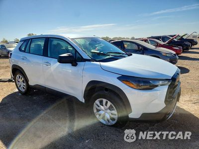 Czwarte zdjęcie samochodu z boku: 2026 TOYOTA COROLLA CROSS L VIN:7MUAAABG6TV190251 - miniatura
