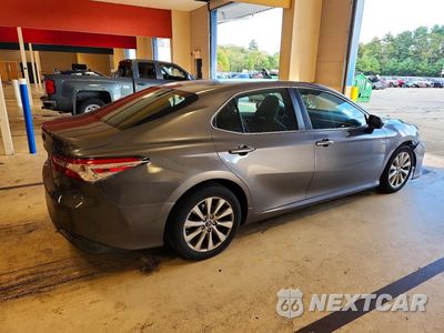 Trzecie zdjęcie samochodu z tyłu: 2018 TOYOTA CAMRY LE VIN:4T1B11HK0JU101627 - miniatura
