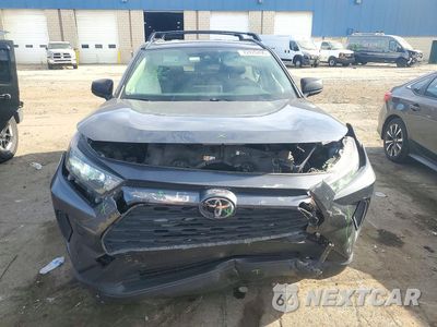 Piąte zdjęcie samochodu w środku: 2019 TOYOTA RAV4 LE VIN:JTMF1RFVXKD014742 - miniatura