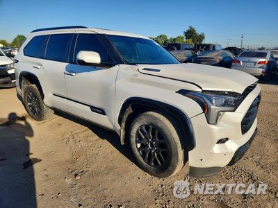 Czwarte zdjęcie samochodu z boku: 2023 TOYOTA SEQUOIA PLATINUM VIN:7SVAAABA4PX018280 - miniatura