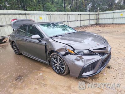 Czwarte zdjęcie samochodu z boku: 2022 TOYOTA CAMRY SE VIN:4T1T11AK5NU685110 - miniatura