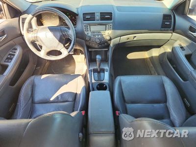 Zdjęcie 8 z 12 samochodu: 2007 HONDA ACCORD EX VIN:1HGCM66537A023351 - miniatura