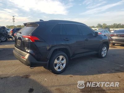 Trzecie zdjęcie samochodu z tyłu: 2021 TOYOTA RAV4 XLE VIN:2T3P1RFV6MC180588 - miniatura