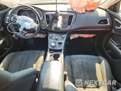 Zdjęcie 8 z 12 samochodu: 2016 CHRYSLER 200 LIMITED VIN:1C3CCCAB4GN165136 - miniatura