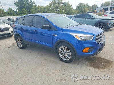 Czwarte zdjęcie samochodu z boku: 2017 FORD ESCAPE S VIN:1FMCU0F75HUC66121 - miniatura