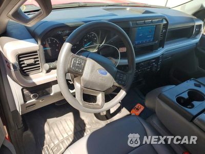 Zdjęcie 8 z 13 samochodu: 2024 FORD F550 SUPER DUTY DUMP TRUCK VIN:1FDUF5HN8RDA25596 - miniatura