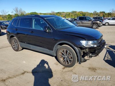 Czwarte zdjęcie samochodu z boku: 2019 VOLKSWAGEN TIGUAN SE VIN:3VV2B7AX9KM164338 - miniatura