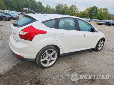 Trzecie zdjęcie samochodu z tyłu: 2012 FORD FOCUS TITANIUM VIN:1FAHP3N29CL462589 - miniatura