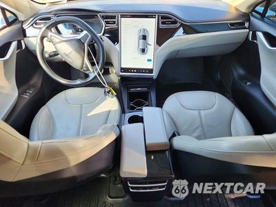 Zdjęcie 8 z 12 samochodu: 2013 TESLA MODEL S VIN:5YJSA1BC2DFP11208 - miniatura