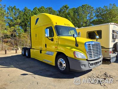 Czwarte zdjęcie samochodu z boku: 2017 FREIGHTLINER CASCADIA 125 VIN:3AKJGLDR9HSJJ2104 - miniatura