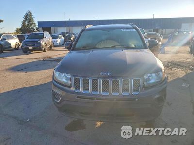 Piąte zdjęcie samochodu w środku: 2017 JEEP COMPASS LATITUDE VIN:1C4NJDEB8HD192700 - miniatura