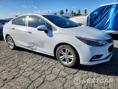 Czwarte zdjęcie samochodu z boku: 2017 CHEVROLET CRUZE LT VIN:1G1BE5SMXH7250641 - miniatura